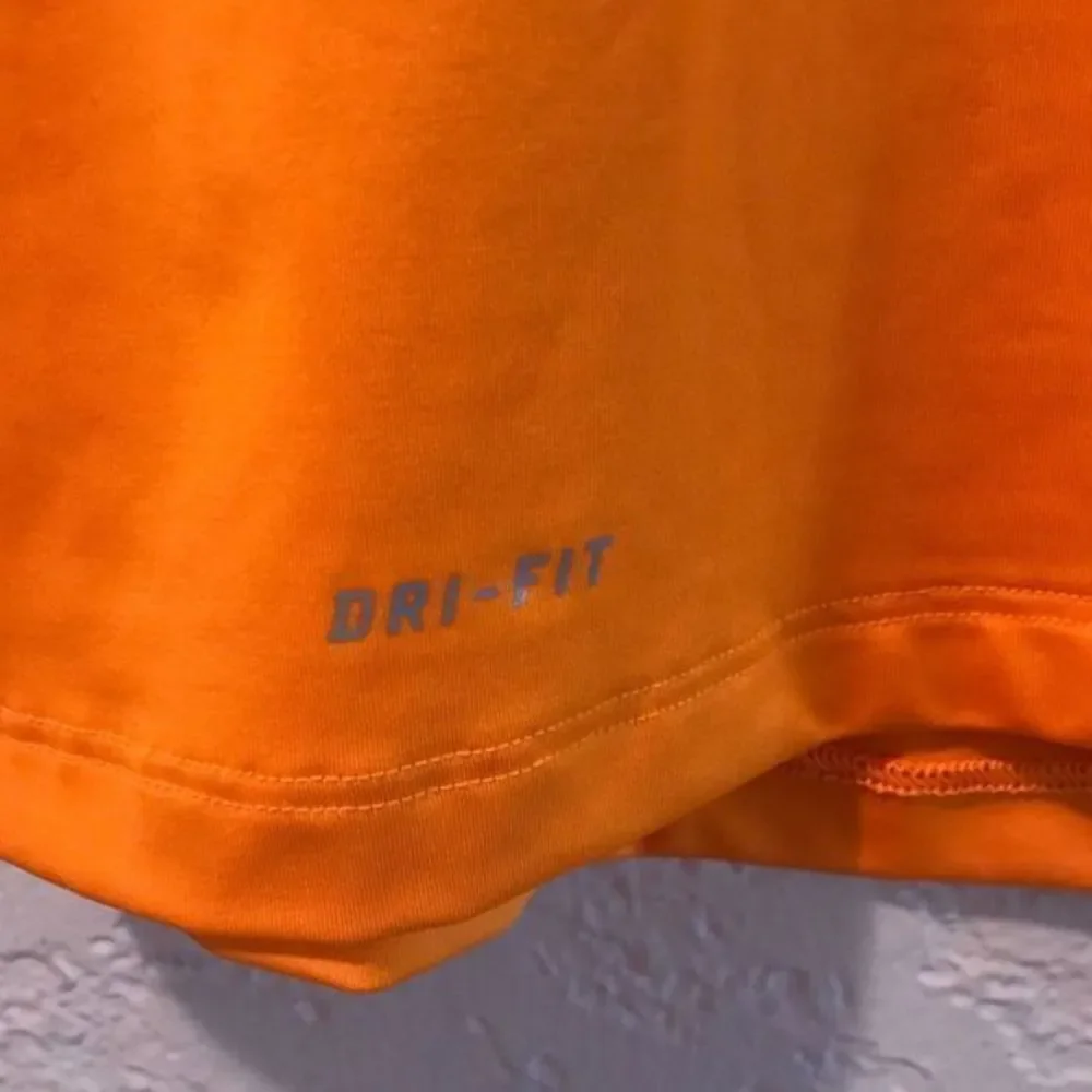 *30off3*‎ NWOT. NIKE PRO DRI-FIT top
